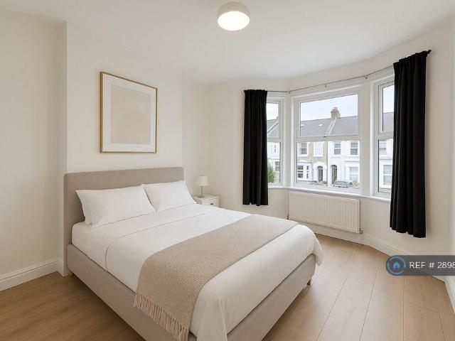 4 bedroom terraced house to rent