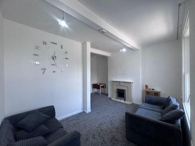 4 bedroom terraced house to rent