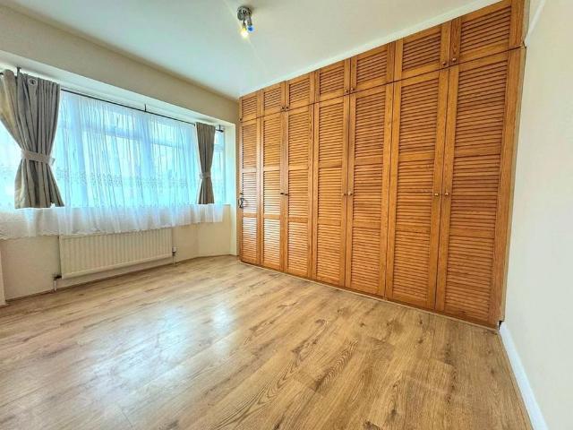 4 bedroom terraced house to rent