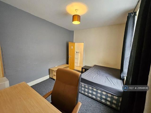 4 bedroom terraced house to rent