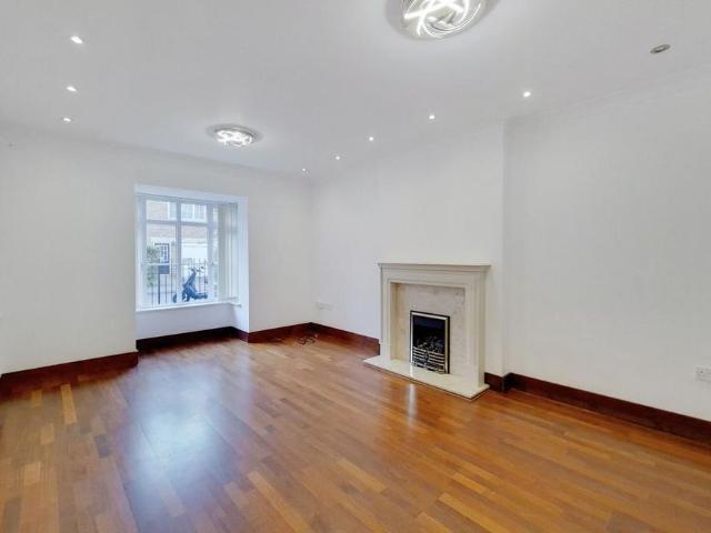 4 bedroom terraced house to rent