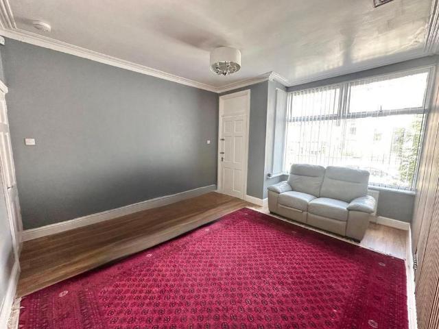 4 bedroom terraced house to rent