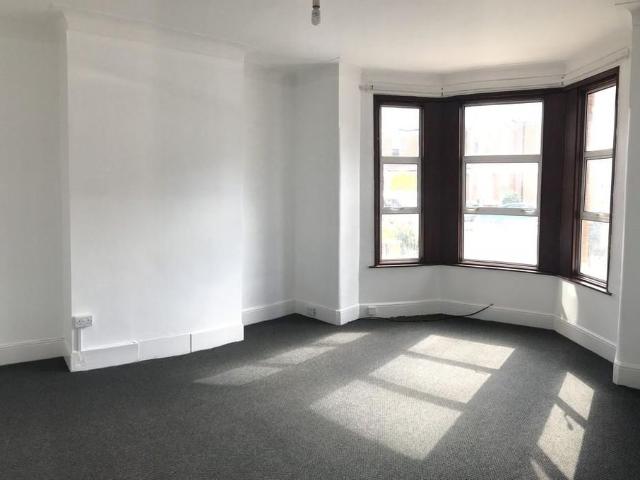 4 bedroom terraced house to rent