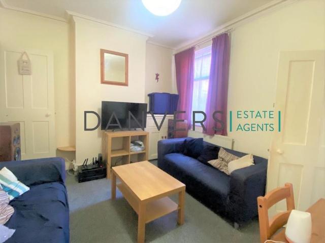 4 bedroom terraced house to rent