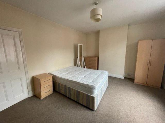 4 bedroom terraced house to rent