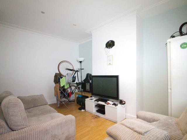 4 bedroom terraced house to rent