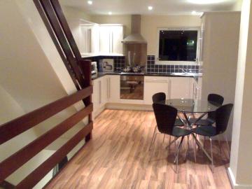 4 bedroom terraced house to rent