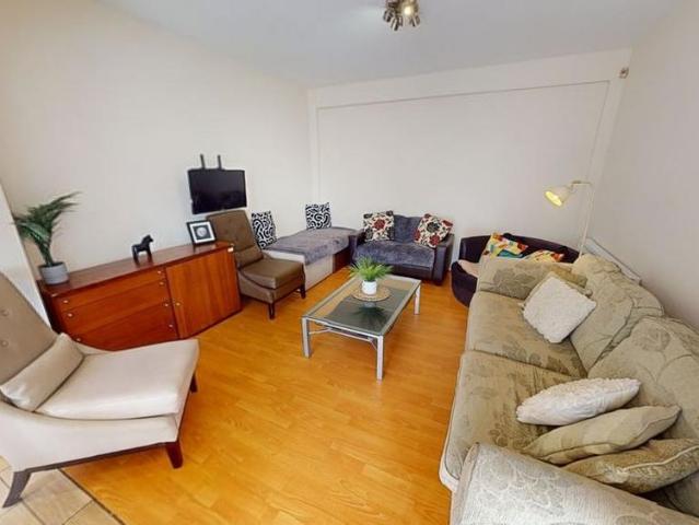 4 bedroom terraced house to rent