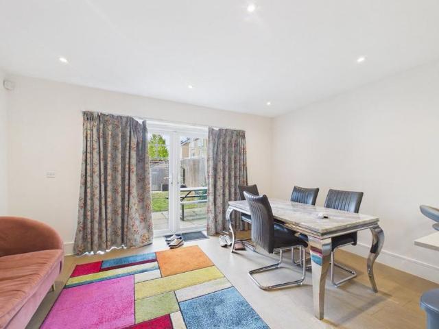 4 bedroom terraced house to rent