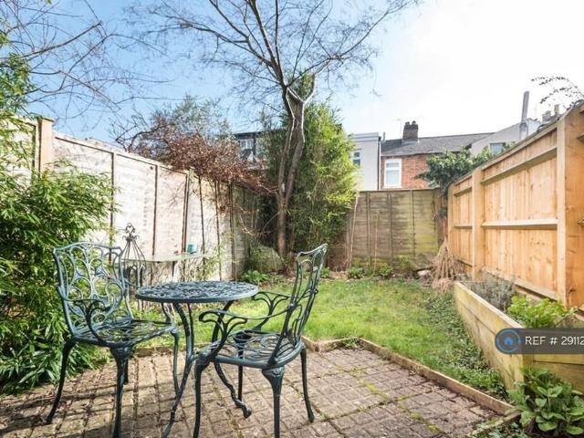 4 bedroom terraced house to rent