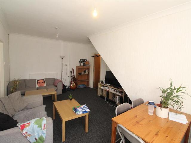 4 bedroom flat to rent