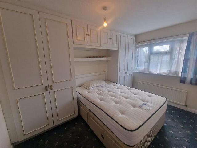 4 bedroom terraced house to rent