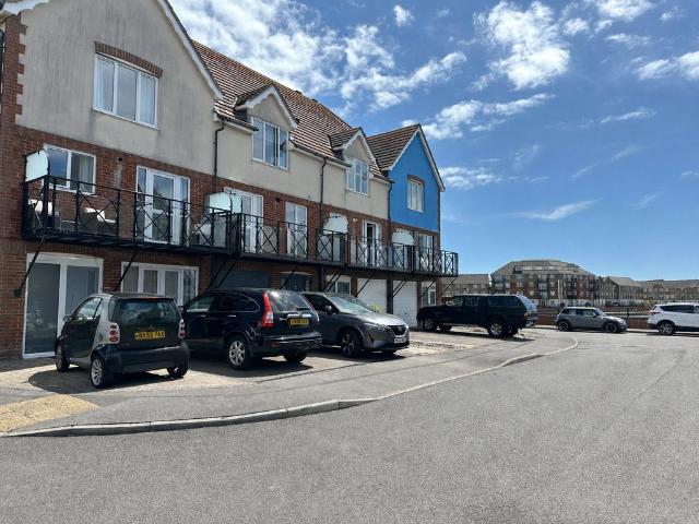 4 bedroom terraced house to rent