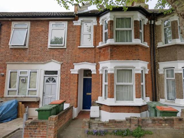 4 bedroom terraced house to rent