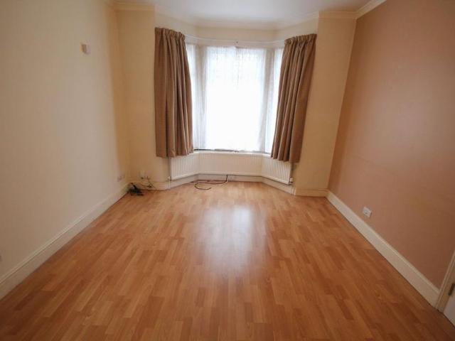 4 bedroom terraced house to rent