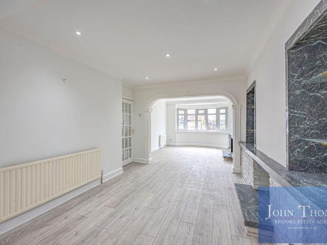 4 bedroom terraced house to rent