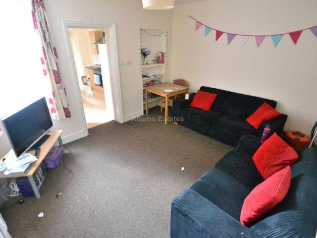 4 bedroom terraced house to rent
