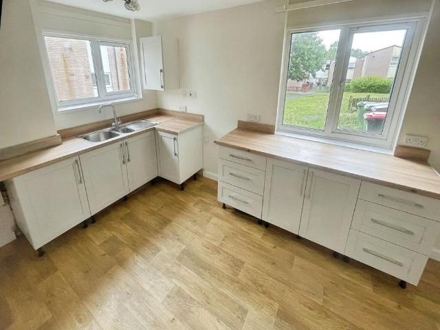 4 bedroom terraced house to rent