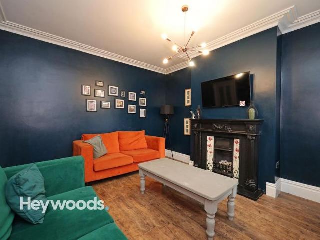 4 bedroom terraced house to rent