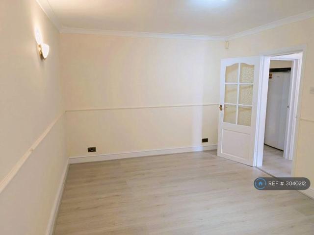 4 bedroom terraced house to rent