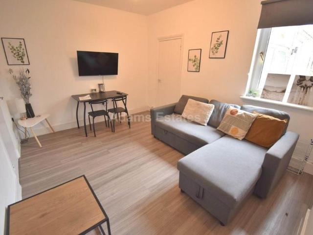 4 bedroom terraced house to rent