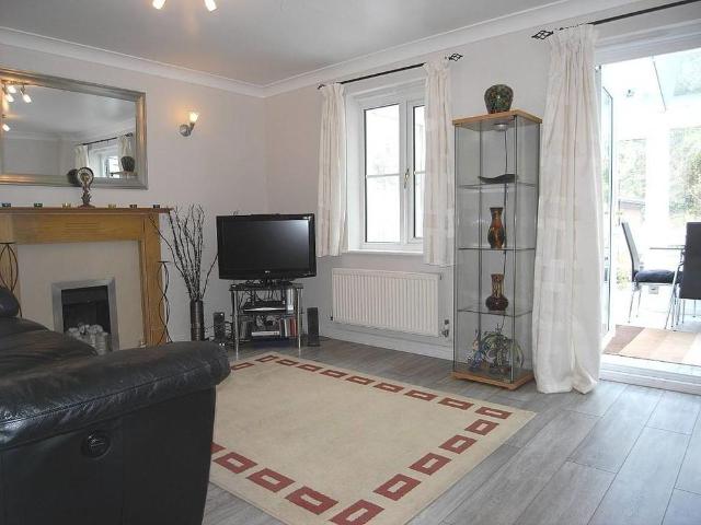 4 bedroom terraced house to rent