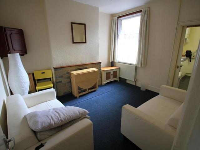 4 bedroom terraced house to rent