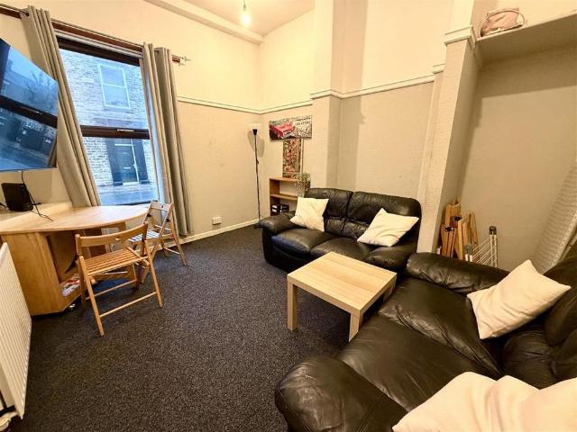 4 bedroom terraced house to rent