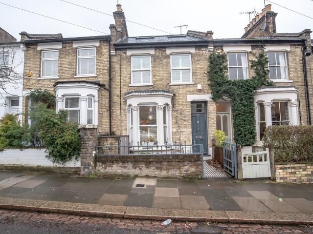 4 bedroom terraced house to rent