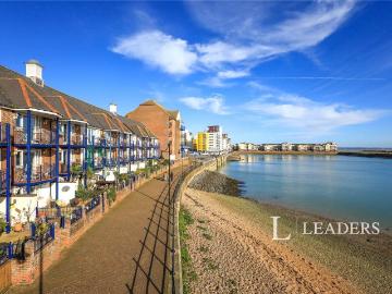 4 bedroom terraced house to rent