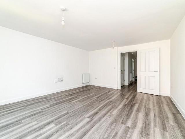 4 bedroom terraced house to rent