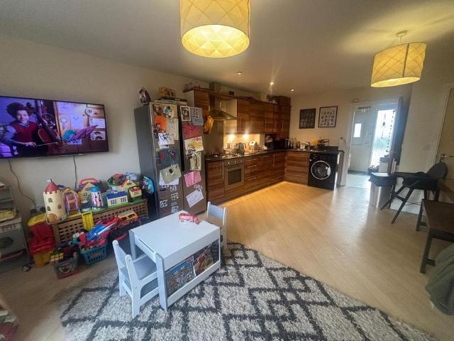 4 bedroom terraced house to rent