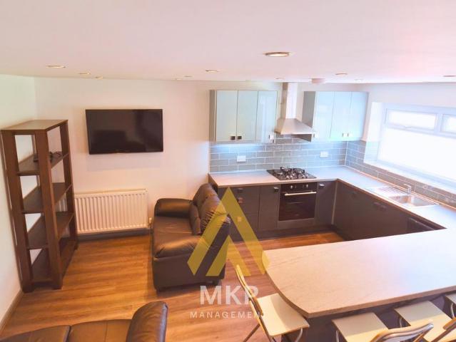 4 bedroom terraced house to rent