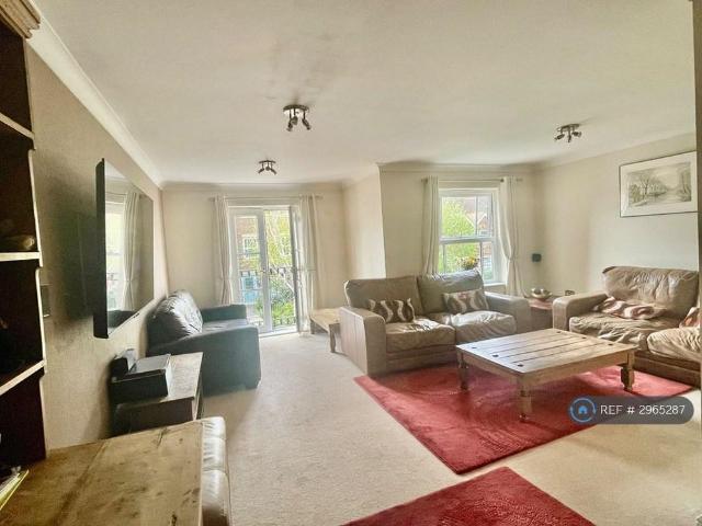 4 bedroom terraced house to rent