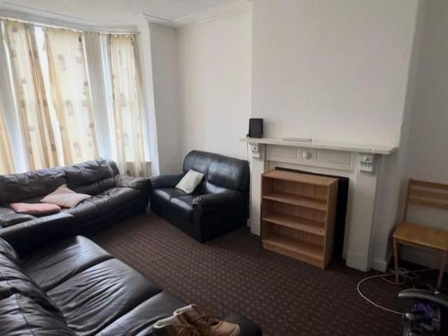4 bedroom terraced house to rent