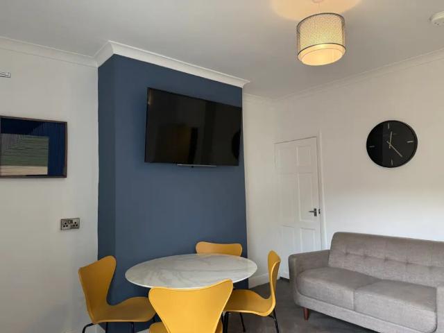 4 bedroom terraced house to rent