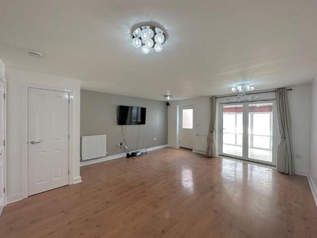 4 bedroom terraced house to rent