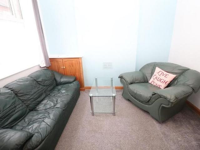 4 bedroom terraced house to rent
