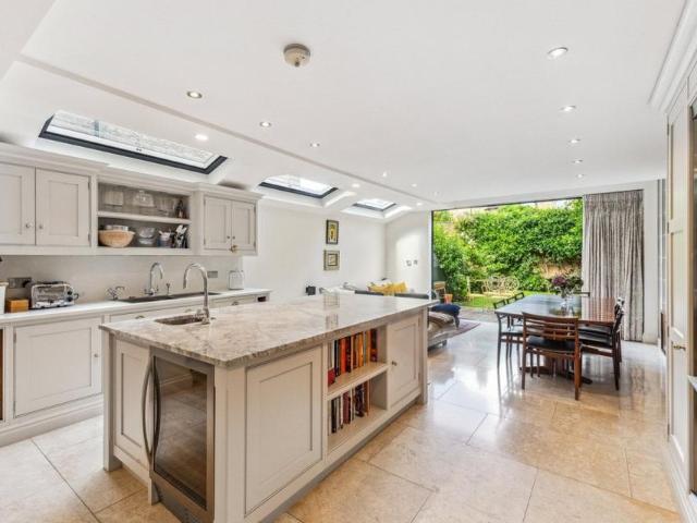 4 bedroom terraced house to rent