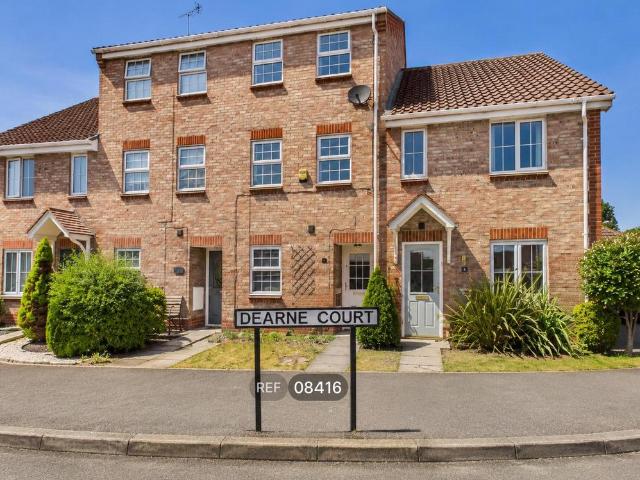 4 bedroom terraced house to rent