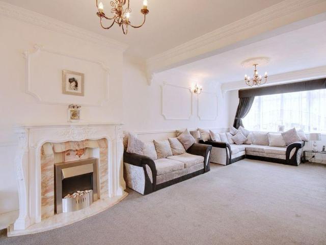 4 bedroom terraced house to rent