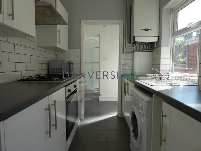 4 bedroom terraced house to rent
