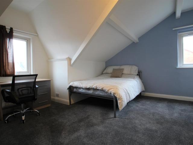 4 bedroom terraced house to rent