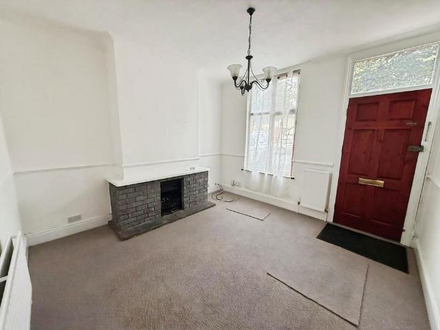 4 bedroom terraced house to rent