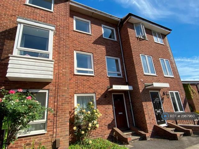 4 bedroom terraced house to rent