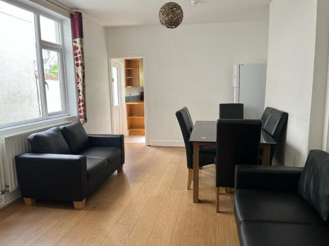 4 bedroom terraced house to rent