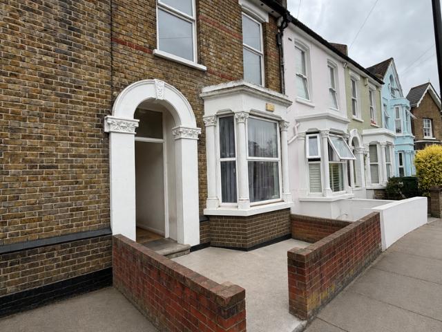 4 bedroom terraced house to rent