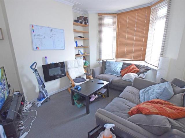 4 bedroom terraced house to rent