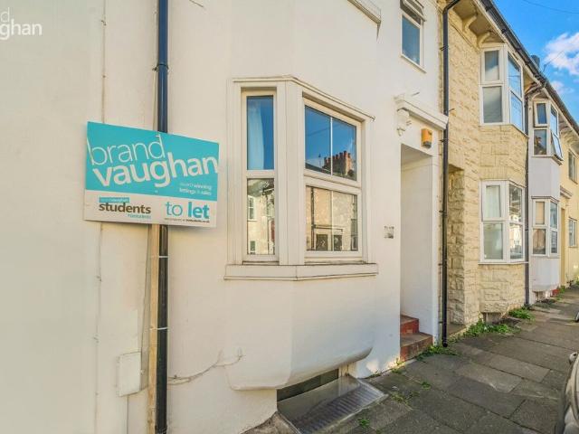 4 bedroom terraced house to rent