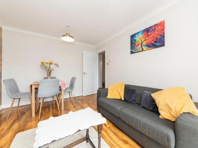 4 bedroom terraced house to rent